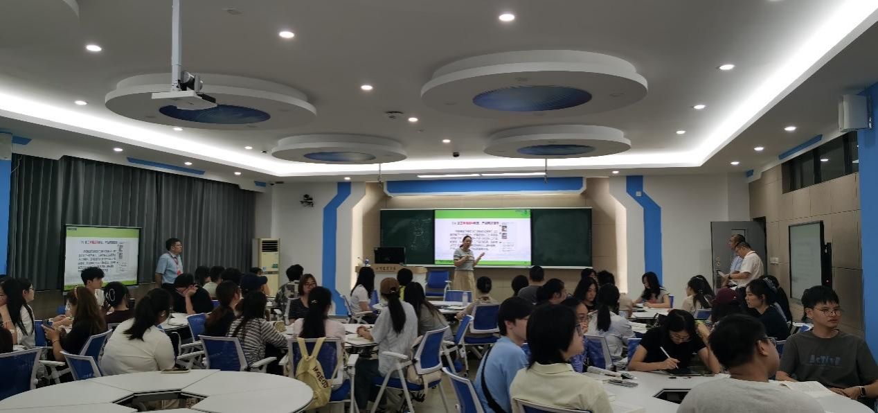 学校开展新学期教学巡查