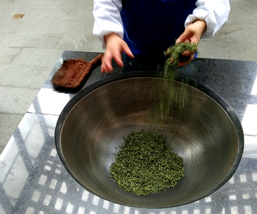 3手工制茶-杀青环节。胡杰 摄.png 3手工制茶-杀青环节。胡杰 摄.png