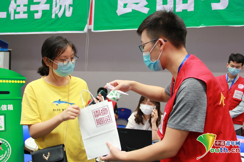 【媒体聚焦】（中国青年网）拆出惊喜！高校自制巧克力盲盒作为开学大礼包送新生