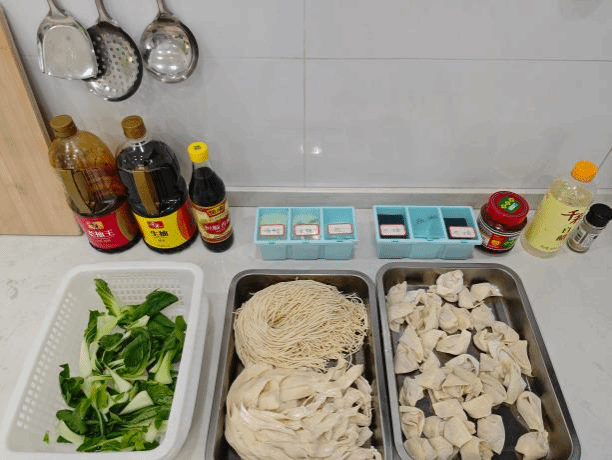 杏苑共享厨房飘出家乡味,暖心服务护航迎新路