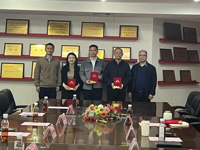 5453b0feb268b7c94fef98330e9c844f