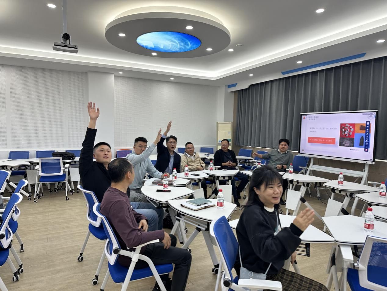 机关党委“青莲成长社”创新开展读书沙龙