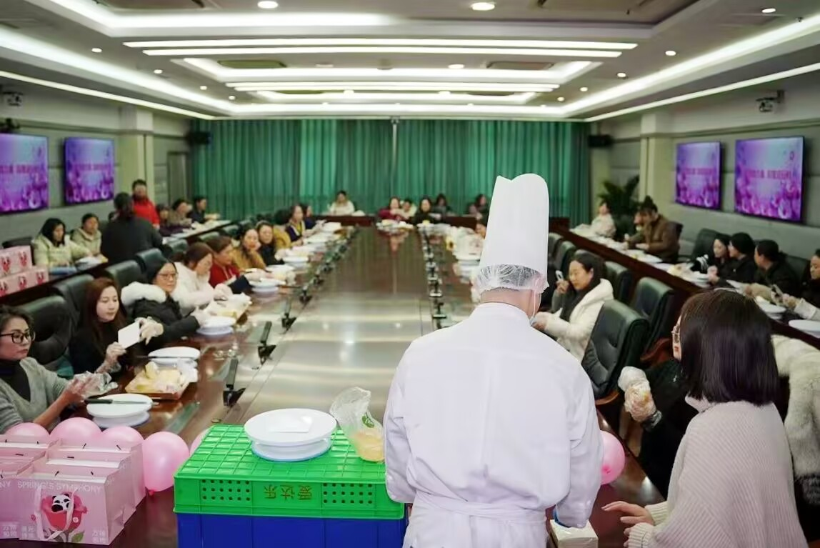 三八节女教职工活动_校园蛋糕DIY主题活动_三八妇女节学校活动方案