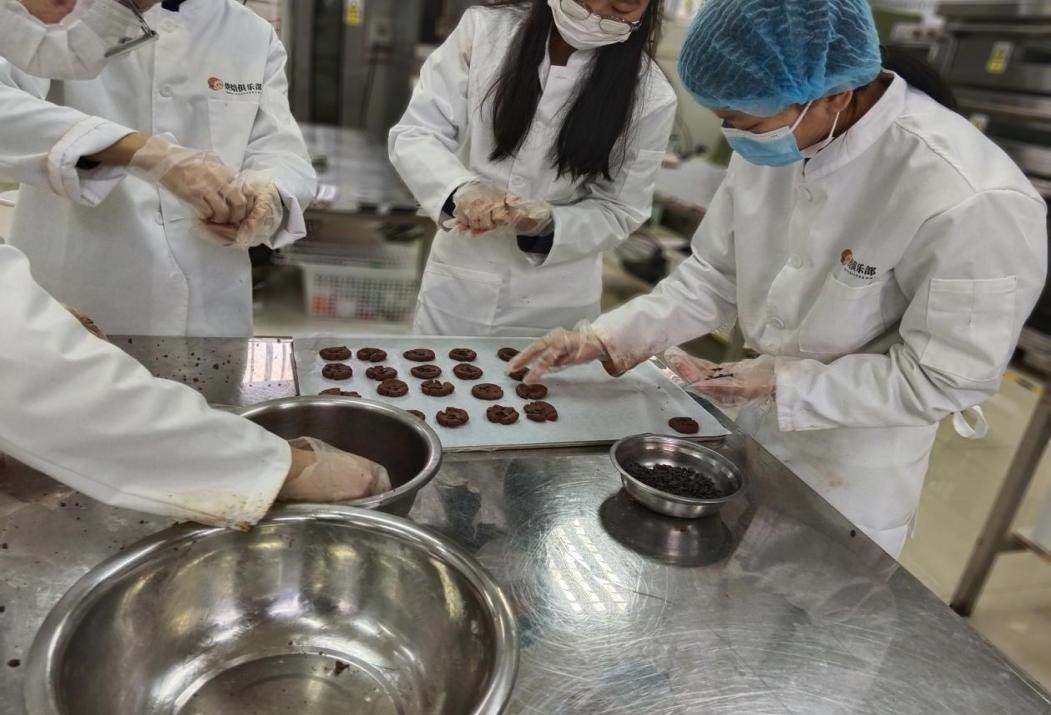 校园蛋糕DIY主题活动_三八节女教职工活动_三八妇女节学校活动方案