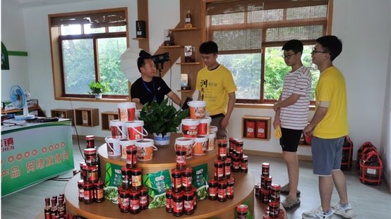 川农学子三下乡:心系乡土,人润新乡 川农学子三下乡:心系乡土,人润新乡